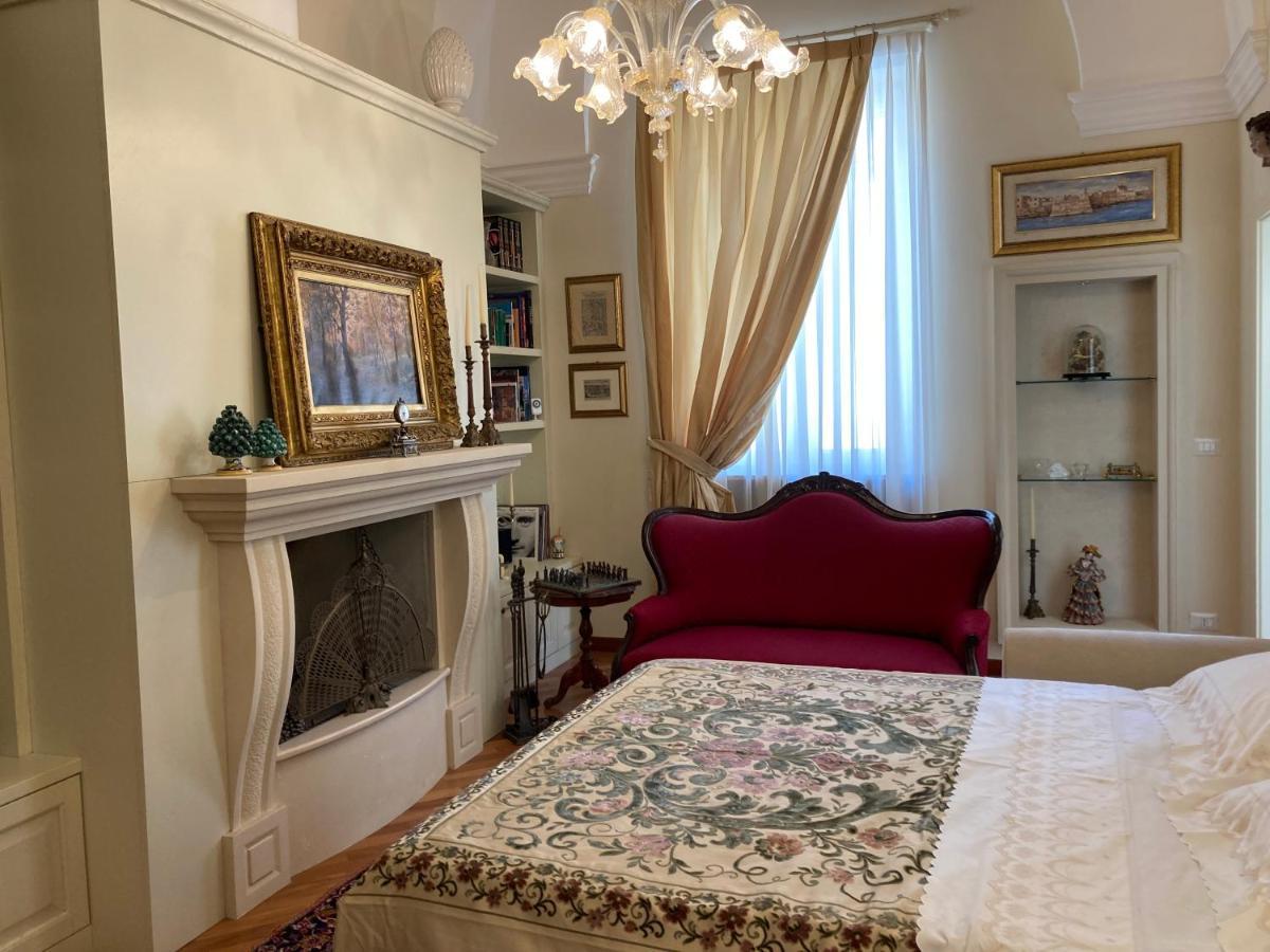 B&B Ai Due Santi Lecce Exterior photo